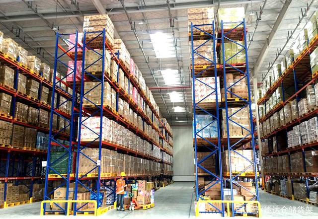 商超配送中心常用倉(cāng)庫(kù)貨架與倉(cāng)儲(chǔ)設(shè)備解析