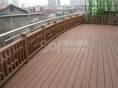 塑木地板 戶(hù)外空間的獨(dú)特美學(xué)與護(hù)欄設(shè)計(jì)藝術(shù)